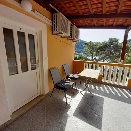 Vinko Mljet- One-bedroom With Terrace A5