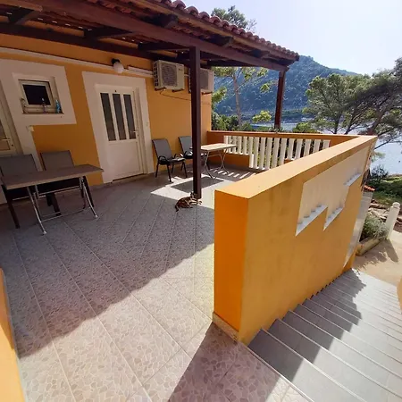 Vinko Mljet- One-bedroom With Terrace A5 アパート *